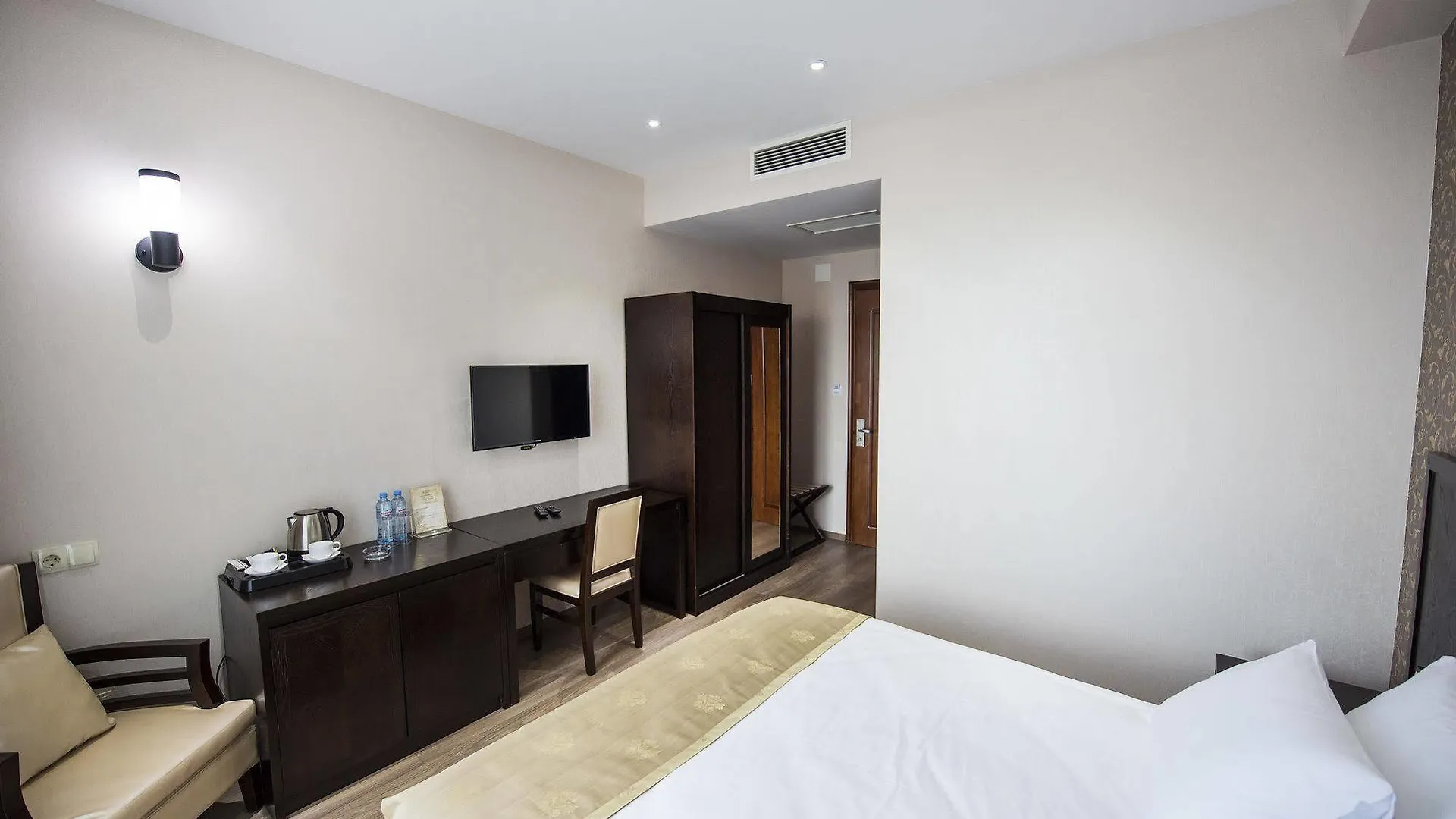 Tbilisi Inn 4*,